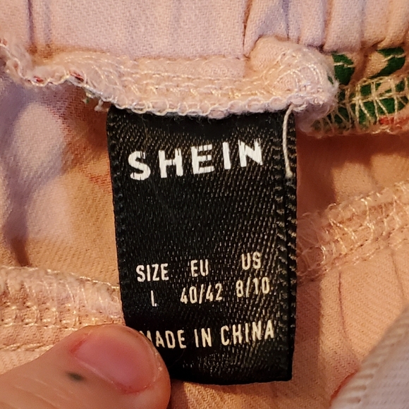 🍓 Pink Strawberry shorts 🍓 - Picture 3 of 3